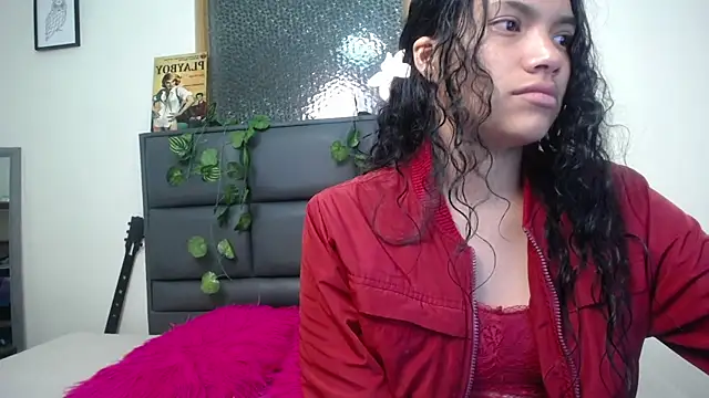 Julieta Parker online show from 04/28/26, 03:11