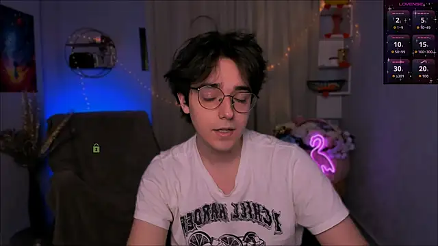 Snapshot of martin_neil chatting on 03/07/26, 08:17 martin neil online show from 03/07/26, 08:17