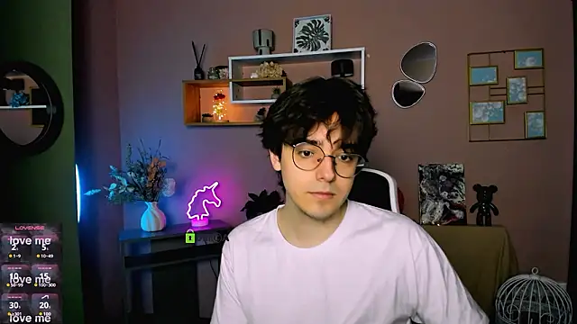 Snapshot of martin_neil chatting on 03/10/26, 01:16 martin neil online show from 03/10/26, 01:16