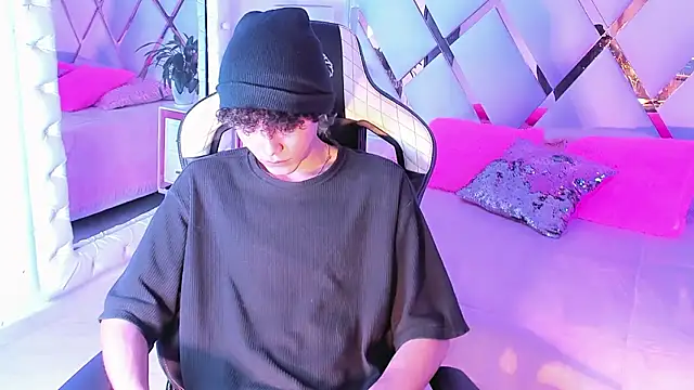 Snapshot of thanier_18 chatting on 02/27/26, 07:36 thanier 18 online show from 02/27/26, 07:36