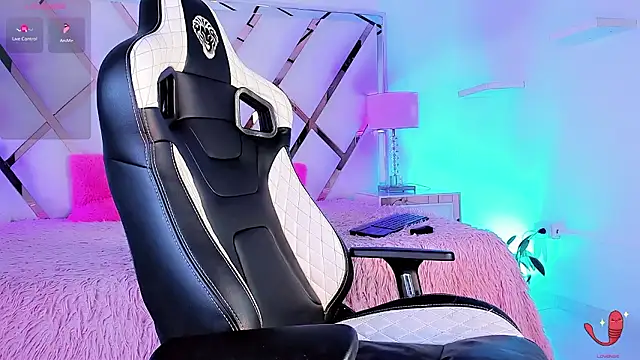 Snapshot of thanier_18 chatting on 03/13/26, 07:20 thanier 18 online show from 03/13/26, 07:20