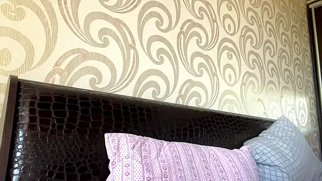 JeneeEady online show from 06/25/26, 07:13