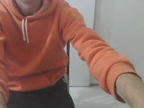 Snapshot of willyhot_hot chatting on 04/06/26, 01:01 willyhot hot online show from 04/06/26, 01:01