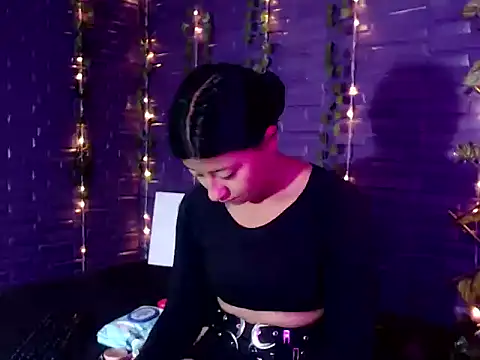 Snapshot of Vaneline2 chatting on 04/21/26, 03:39 Vaneline2 online show from 04/21/26, 03:39