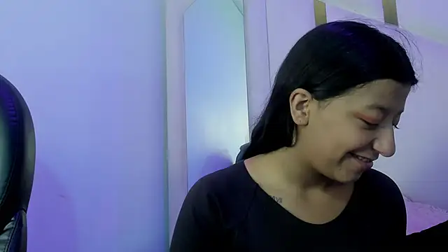 Snapshot of Vaneline2 chatting on 04/22/26, 01:23 Vaneline2 online show from 04/22/26, 01:23