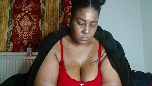 Snapshot of CurvySashia chatting on 04/03/26, 10:08 CurvySashia online show from 04/03/26, 10:08