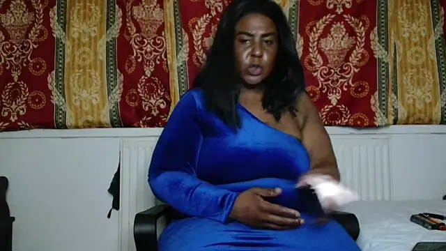 Snapshot of CurvySashia chatting on 04/11/26, 11:42 CurvySashia online show from 04/11/26, 11:42