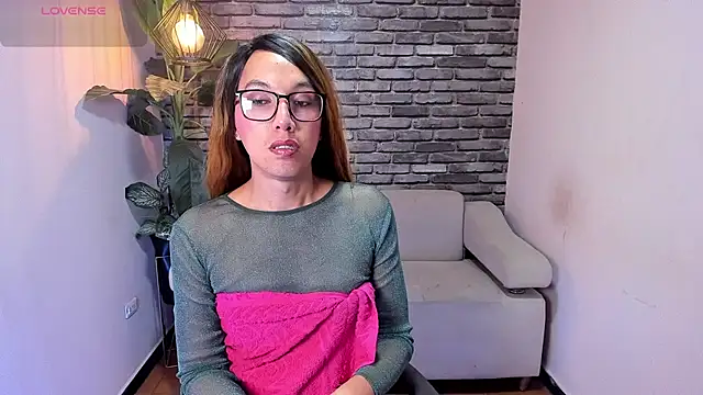 isabella star  online show from 05/02/26, 10:53