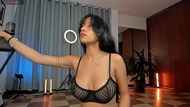 karinnixx online show from 05/28/26, 04:37