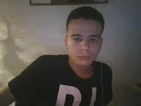 Snapshot of andrwerotic chatting on 02/04/26, 11:49 andrwerotic online show from 02/04/26, 11:49