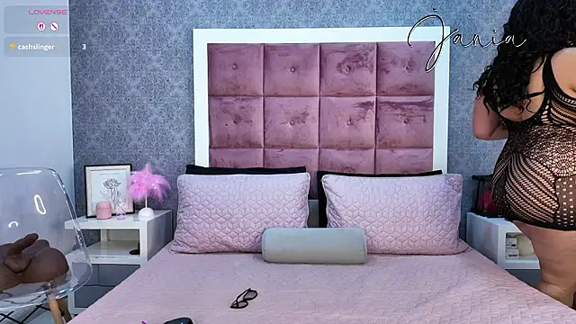 Snapshot of Srtalewis chatting on 02/19/26, 04:14 Srtalewis online show from 02/19/26, 04:14