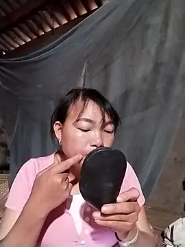 Snapshot of vivi1889 chatting on 04/02/26, 05:27 vivi1889 online show from 04/02/26, 05:27