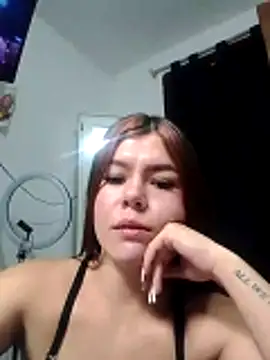 Snapshot of EmiNavarro chatting on 06/22/26, 06:27 EmiNavarro online show from 06/22/26, 06:27