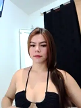 Snapshot of EmiNavarro chatting on 07/05/26, 10:39 EmiNavarro online show from 07/05/26, 10:39