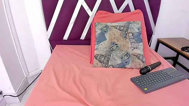 ninameduxx online show from 04/09/26, 06:19