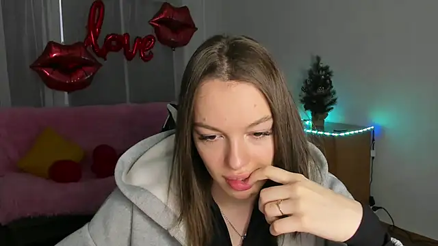 Snapshot of CandyGyrl chatting on 02/18/26, 01:23 CandyGyrl online show from 02/18/26, 01:23