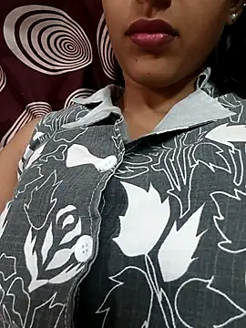 komalsharma99 online show from 04/27/26, 05:38