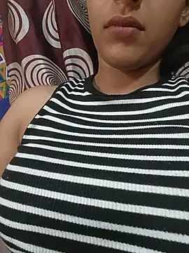 Snapshot of komalsharma99 chatting on 05/17/26, 05:16 komalsharma99 online show from 05/17/26, 05:16