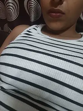 Snapshot of komalsharma99 chatting on 06/05/26, 05:18 komalsharma99 online show from 06/05/26, 05:18