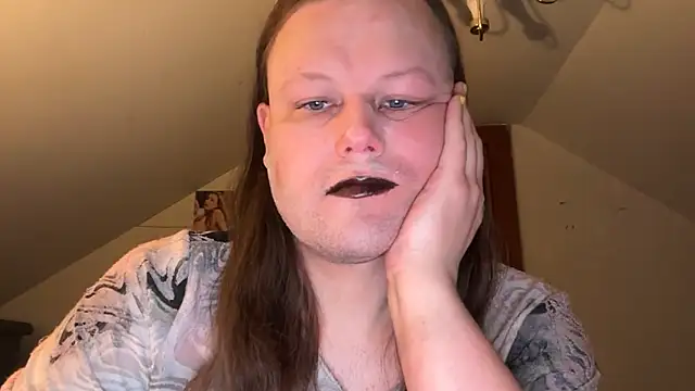 Snapshot of RaeganV chatting on 03/03/26, 12:17 RaeganV online show from 03/03/26, 12:17