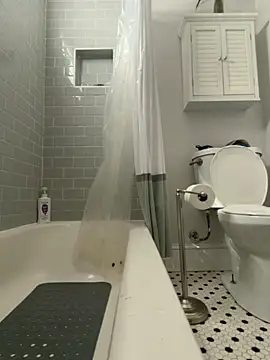 Snapshot of RaeganV chatting on 03/04/26, 06:58 RaeganV online show from 03/04/26, 06:58