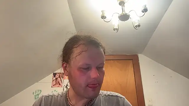 Snapshot of RaeganV chatting on 03/07/26, 11:24 RaeganV online show from 03/07/26, 11:24