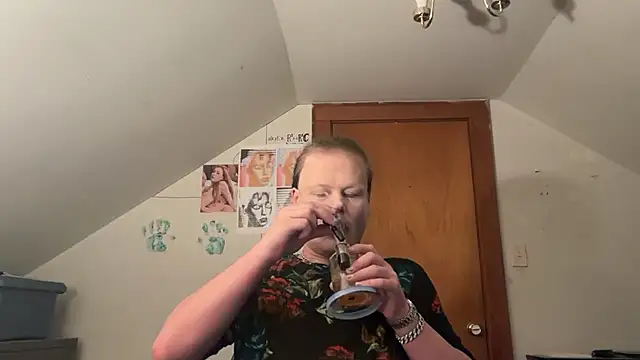 Snapshot of RaeganV chatting on 03/08/26, 11:52 RaeganV online show from 03/08/26, 11:52