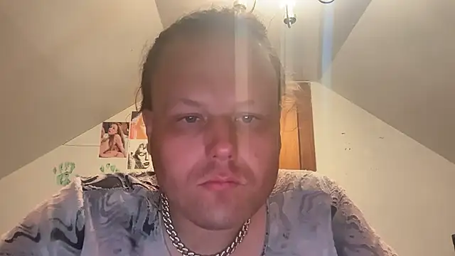 Snapshot of RaeganV chatting on 03/14/26, 12:28 RaeganV online show from 03/14/26, 12:28