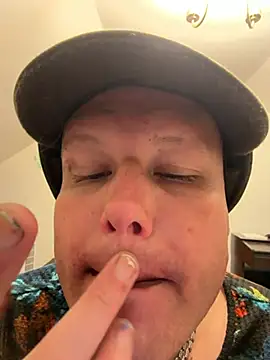 Snapshot of RaeganV chatting on 03/14/26, 06:02 RaeganV online show from 03/14/26, 06:02