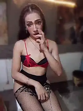 Snapshot of GeorginaLove09 chatting on 05/19/26, 04:46 GeorginaLove09 online show from 05/19/26, 04:46
