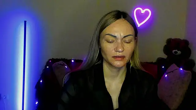 Snapshot of BlondMikey22 chatting on 05/11/26, 04:04 BlondMikey22 online show from 05/11/26, 04:04