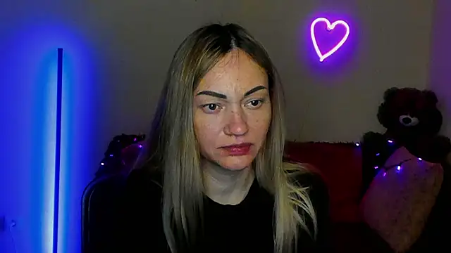 Snapshot of BlondMikey22 chatting on 05/16/26, 05:26 BlondMikey22 online show from 05/16/26, 05:26
