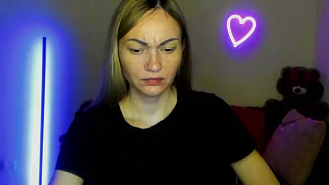 Snapshot of BlondMikey22 chatting on 05/24/26, 05:23 BlondMikey22 online show from 05/24/26, 05:23