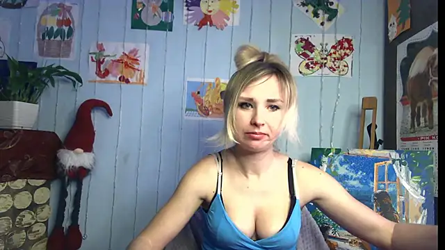 Snapshot of HarleyWidLife chatting on 02/09/26, 11:25 HarleyWidLife online show from 02/09/26, 11:25