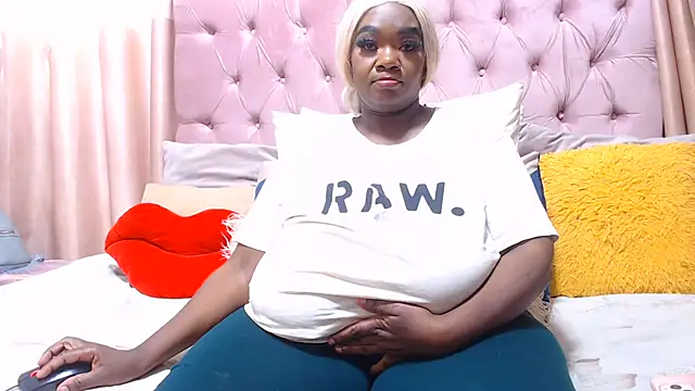 Snapshot of MissConniexxx chatting on 08/01/26, 01:43 MissConniexxx online show from 08/01/26, 01:43