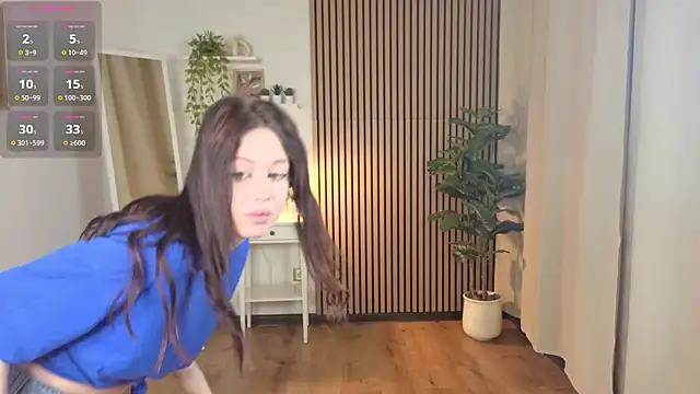 Snapshot of laylaura chatting on 02/18/26, 08:32 laylaura online show from 02/18/26, 08:32