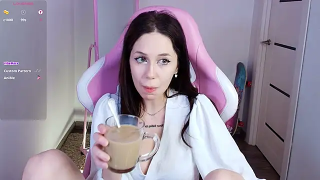 Snapshot of laylaura chatting on 02/26/26, 08:35 laylaura online show from 02/26/26, 08:35