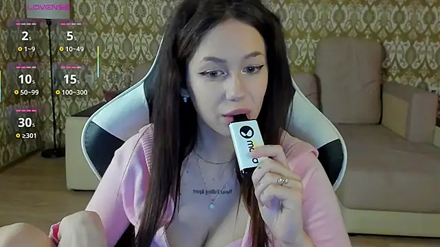 laylaura online show from 05/26/26, 07:59