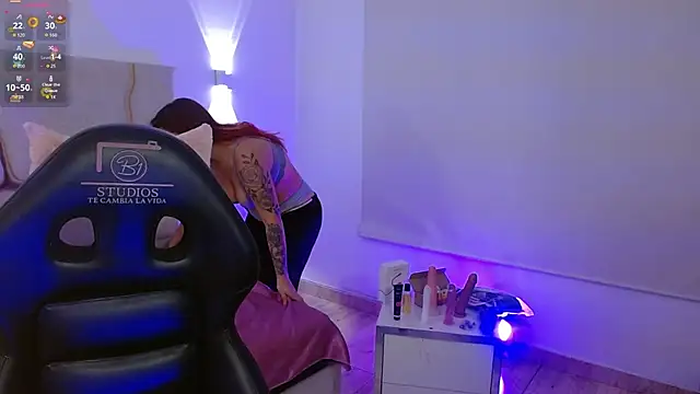 Snapshot of Sashaa_tay chatting on 02/21/26, 07:15 Sashaa tay online show from 02/21/26, 07:15