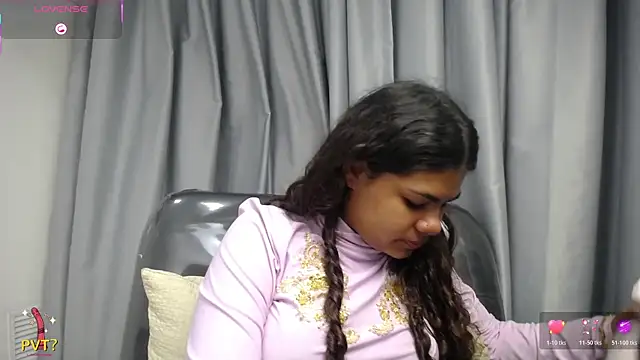 yaazhinii online show from 05/04/26, 11:39