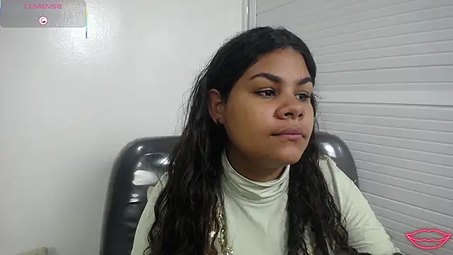 yaazhinii online show from 06/19/26, 11:58