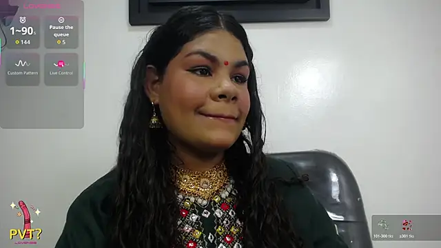 yaazhinii online show from 06/23/26, 11:52
