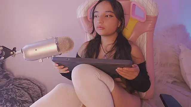  emily jonexs online show from 06/14/26, 02:24