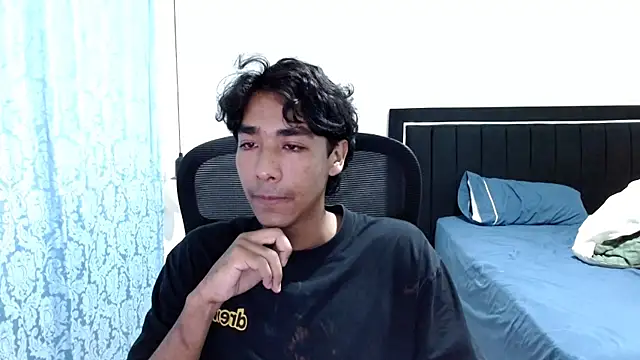 Snapshot of Pedestal_diamant chatting on 04/07/26, 12:55 Pedestal diamant online show from 04/07/26, 12:55