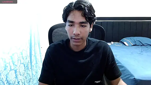 Snapshot of Pedestal_diamant chatting on 04/17/26, 08:23 Pedestal diamant online show from 04/17/26, 08:23