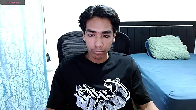 Snapshot of Pedestal_diamant chatting on 05/12/26, 02:08 Pedestal diamant online show from 05/12/26, 02:08