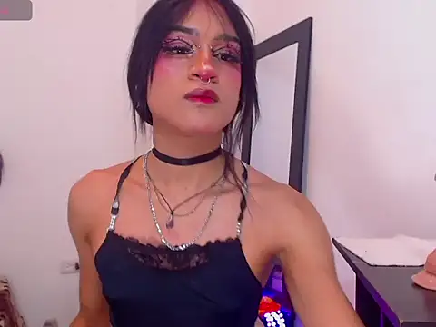 Snapshot of moonlyvelvet chatting on 03/11/26, 11:33 moonlyvelvet online show from 03/11/26, 11:33