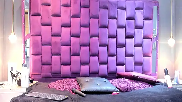 SiennaSuarez online show from 06/12/26, 03:27