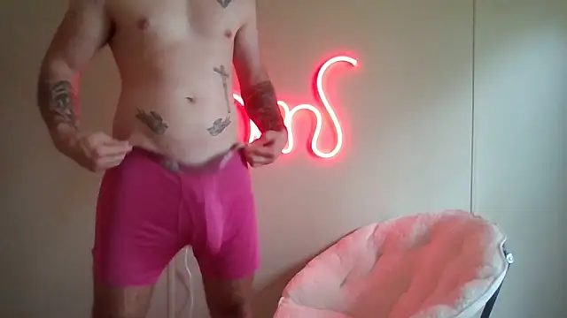 Snapshot of midnightsinz chatting on 03/26/26, 06:57 midnightsinz online show from 03/26/26, 06:57