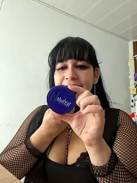 Snapshot of valen_ros chatting on 06/17/26, 06:27 valen ros online show from 06/17/26, 06:27